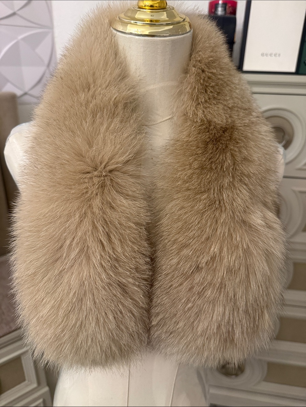 Saga fox fur clip on collar scarf